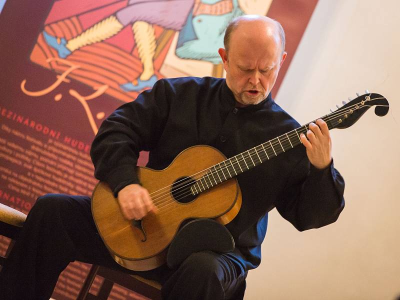 Pátý koncert Mezinárodního hudebního festivalu F. L. Věka - Hrál kytarista Pavel Steidl