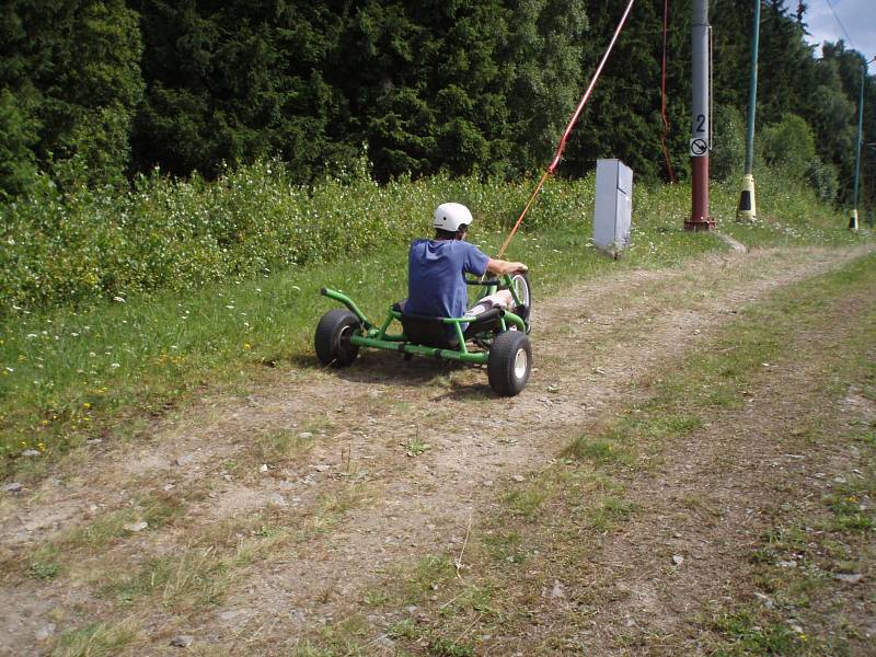 Adrenalinový seriál - tříkolky.