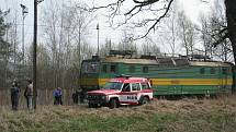 Ke smrtelnému zranění došlo na železniční trati mezi Borohrádkem a Čermnou nad Orlicí. Dvacetiletý mladík vstoupil do kolejiště před projíždějícím osobním vlakem, který ho srazil.