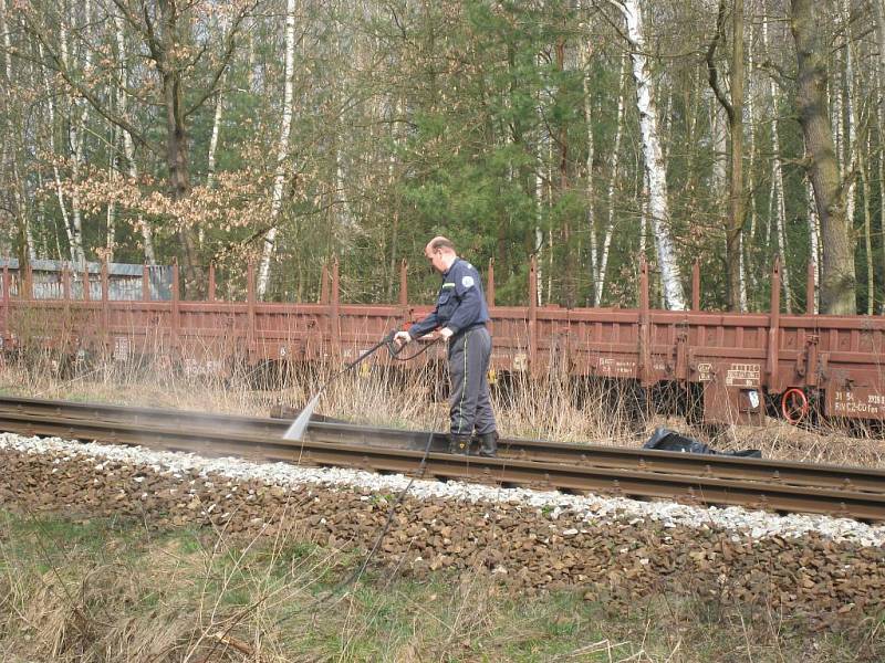 Ke smrtelnému zranění došlo na železniční trati mezi Borohrádkem a Čermnou nad Orlicí. Dvacetiletý mladík vstoupil do kolejiště před projíždějícím osobním vlakem, který ho srazil.