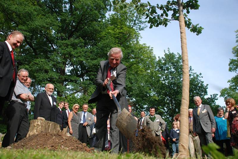 V potštejnském zámku a sousedním kostele svatého Vavřince odehrálo skutečně výjimečné setkání. Nikoliv náhodou si cestu sem našli potomci šestatřiceti českých šlechtických rodů