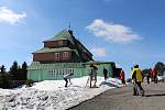Masarykova chata je oblíbenou zastávkou lyžařů.