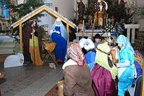 SKUHROV. PŮLNOČNÍ MŠE  tradičně zaplnily na Štědrý večer  kostely na Rychnovsku.