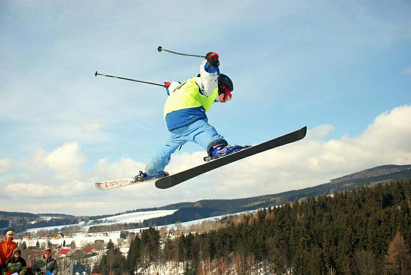 Flow Nugget Freestyle Battle byl závěrečným třetím dílem druhého ročníku krkonošsko-orlické freestylové série snowboardistů a freeskierů v deštenském snowparku Gravity.