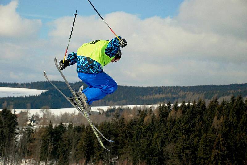 Flow Nugget Freestyle Battle byl závěrečným třetím dílem druhého ročníku krkonošsko-orlické freestylové série snowboardistů a freeskierů v deštenském snowparku Gravity.