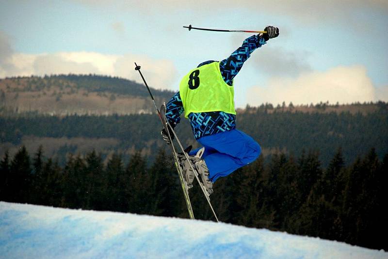 Flow Nugget Freestyle Battle byl závěrečným třetím dílem druhého ročníku krkonošsko-orlické freestylové série snowboardistů a freeskierů v deštenském snowparku Gravity.