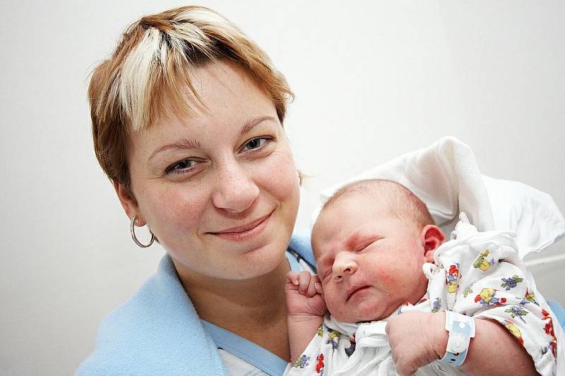 VILIAM: Rodiče Kateřina a Radek Kolomí z Letohradu se radují z narození syna Viliama. Ten přišel na svět 14. 10. v 6.12 hodin (4,2 kg a 51 cm). Tatínek byl u porodu a vše zvládl výborně.