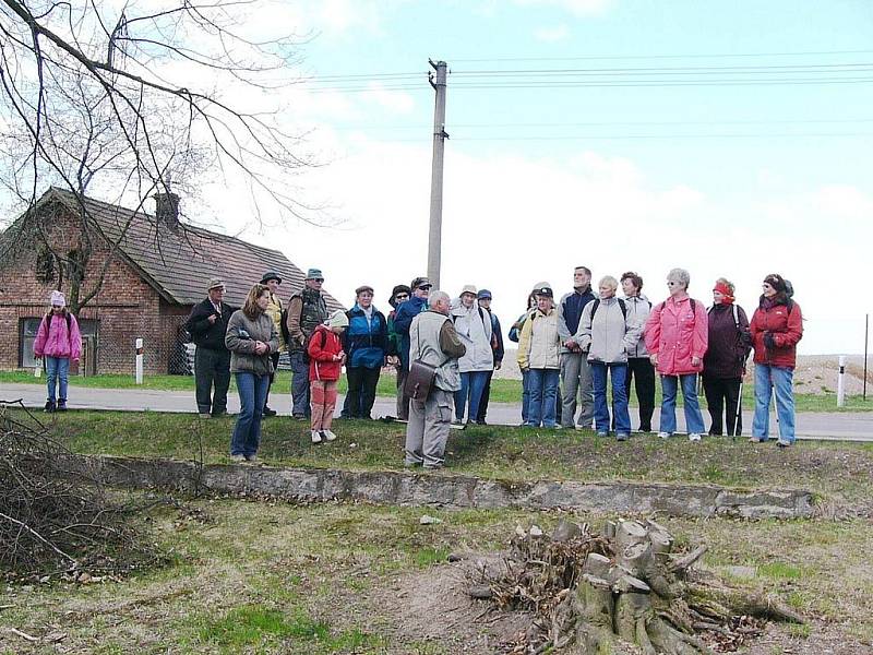 Osmý výlet zavedl turisty na Hrádek u Nechanic