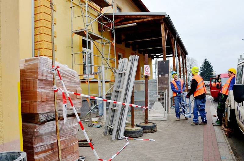 Rekonstrukce nádraží v Týništi objektivem Věry Havlové. 