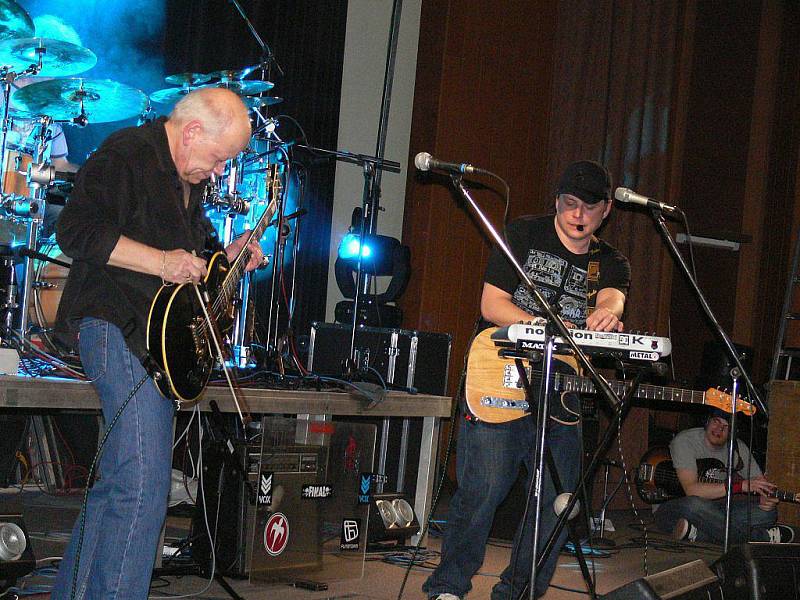 Proslulá kapela Blue Effect koncertovala ve společenské centru v Rychnově nad Kněžnou. 