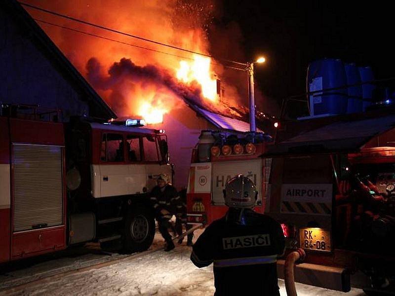 V Nové Vsi hořel rodinný dům, škoda přesáhla milion korun