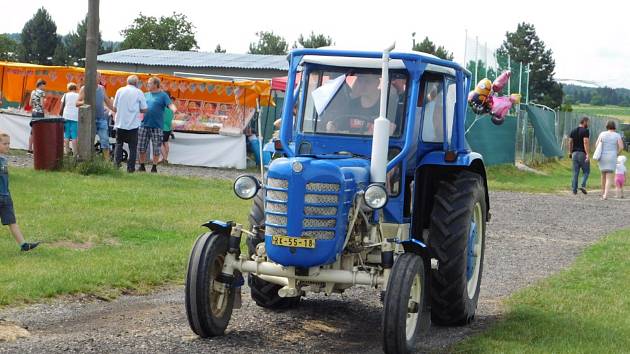 Traktor den aneb Módní přehlídka traktorů v Přepychách.