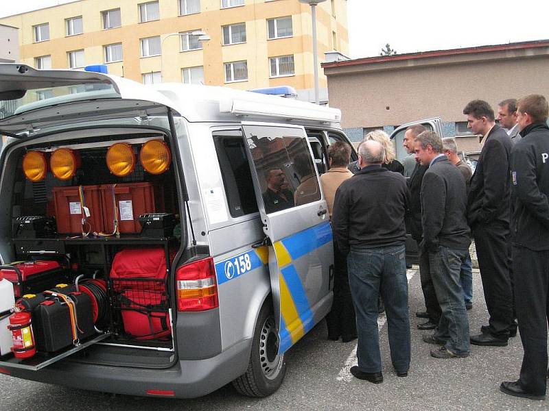 Nový vůz  Volkswagen představila rychnovská Policie ČR. 