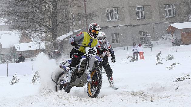 ŠAMPIONÁT V MOTOSKIJÖRINGU má za sebou první dva závody a uzavřít by ho měly další dva díly – v sobotu Martinicích a v neděli v Dobřanech v Orlických horách.  