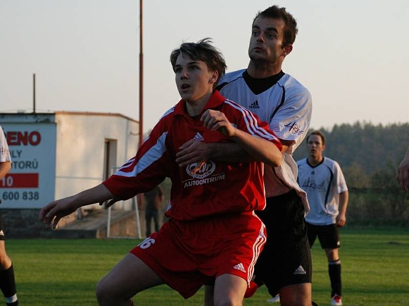 Fotbalové utkání krajské I. B třídy: AFK Častolovice - Lokomotiva Hradec Králové (1:2). 