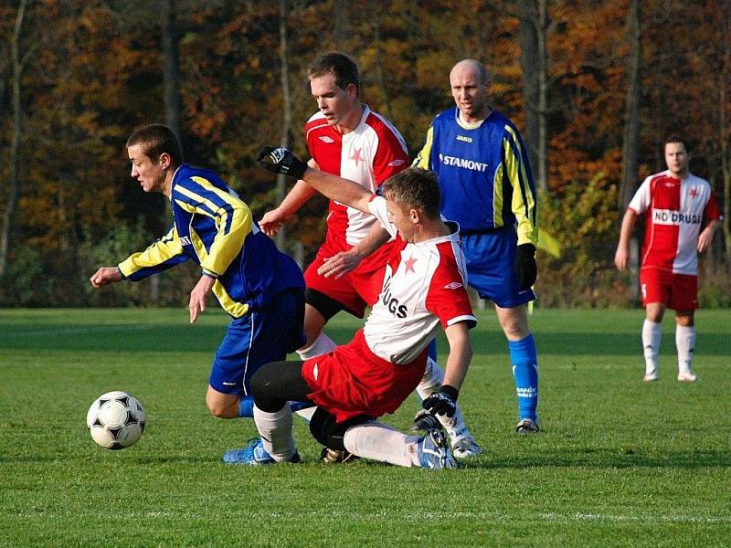 Z utkání krajské I. B třídy Baník - Vamberk - Slavia Hradec Králové (2:2). 