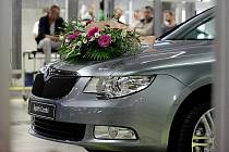 Vůz ve výbavě Elegance v šedé saténové barvě sjel 9. listopadu z linek kvasinského závodu Škoda Auto, a. s. Tím zde byla oficiálně zahájena výroba vozu Superb Combi, sesterského modelu limuzíny.
