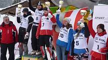 PARÁDNÍ OBRÁZEK. České reprezentantky si během závodů Světového poháru v jízdě na skibobech v rakouském Bad Leonfeldenu doslova předplatily místa na stupních vítězů.