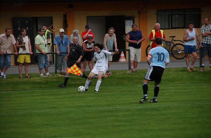 Fotbalové utkání Častolovice - Černíkovice (2:0).