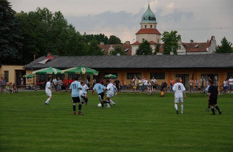 Fotbalové utkání Častolovice - Černíkovice (2:0).