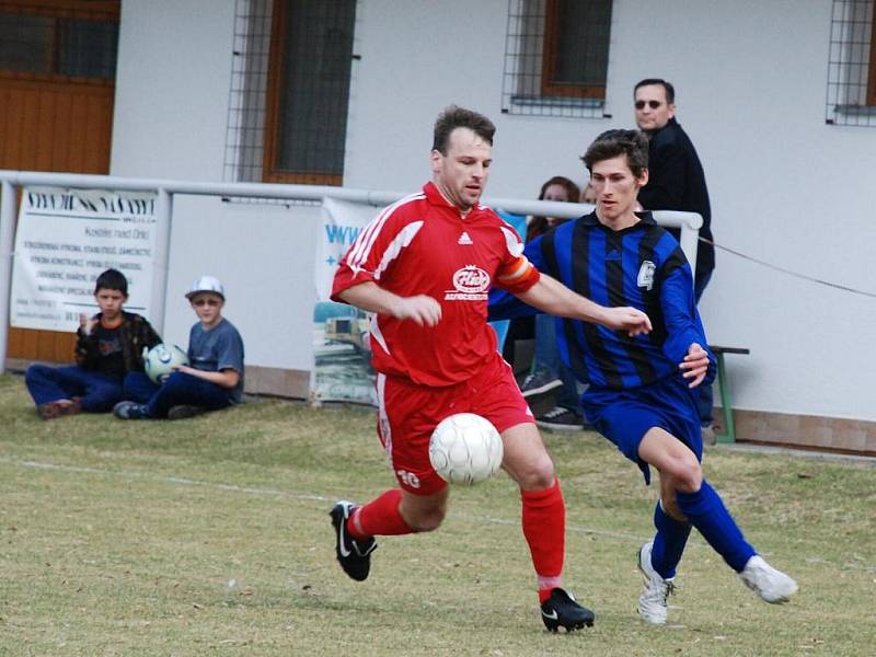 Remízou 1:1 skončil magnet prvního jarního dějství fotbalového OP II. třídy, v němž druhý Zdelov hostil vedoucí Častolovice