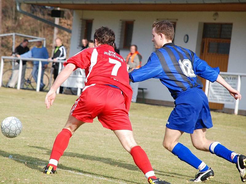 Remízou 1:1 skončil magnet prvního jarního dějství fotbalového OP II. třídy, v němž druhý Zdelov hostil vedoucí Častolovice