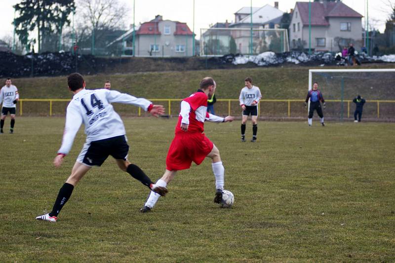 DRUHÁ JARNÍ VÝHRA. Rychnovští fotbalisté v nedělním utkání krajského přeboru porazili favorizovaný Červený Kostelec a na konto si připsali důležité tři body. 