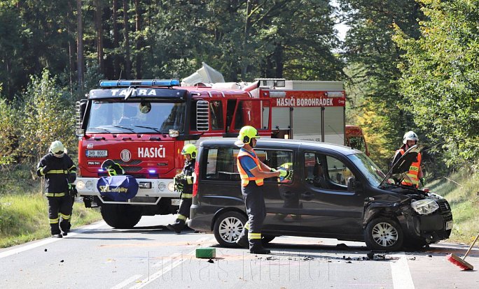 Dopravní nehoda mezi Borohrádkem a Česticemi