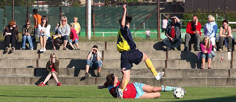 Fotbalové derby Opočno vs Dobruška (1:0).