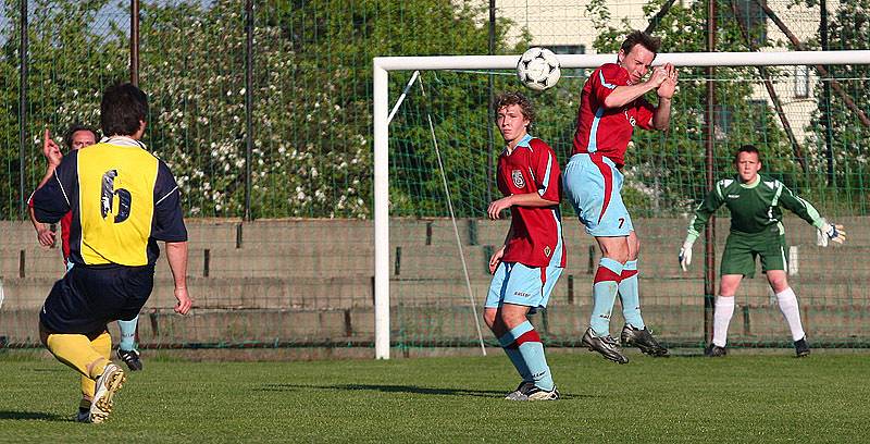 Fotbalové derby Opočno vs Dobruška (1:0).