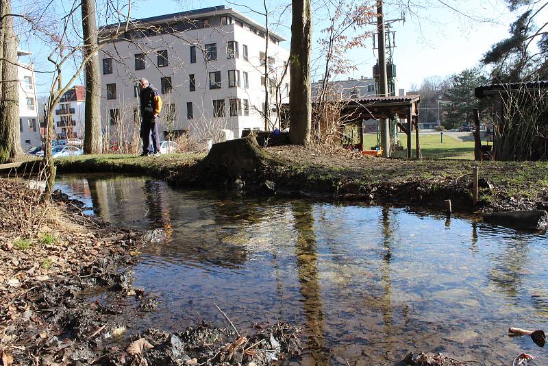 Potíže působí při mrazivých zimách a následném tání Dlouhá strouha.