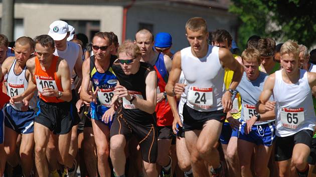 Na start závodu, který byl součástí Českého poháru v běhu do vrchu 2013, se postavilo celkem 117 běžců.