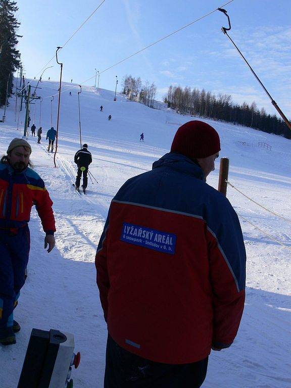 V Sedloňově začala lyžařská sezona.