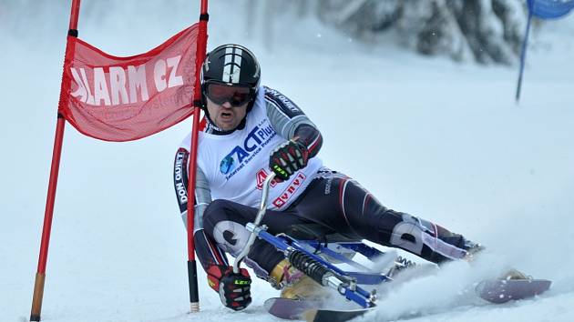 Matador. Na deštenské závodní sjezdovce by neměl chybět zkušený Martin Tribula ze Skibob klubu Dobruška, který si udržuje výbornou formu a stále prohání mladší kolegy.    