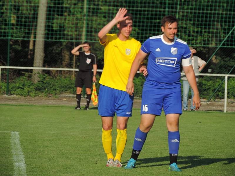 Týniště nad Orlicí (v modrém) - Nové Město nad Metují 4:0.