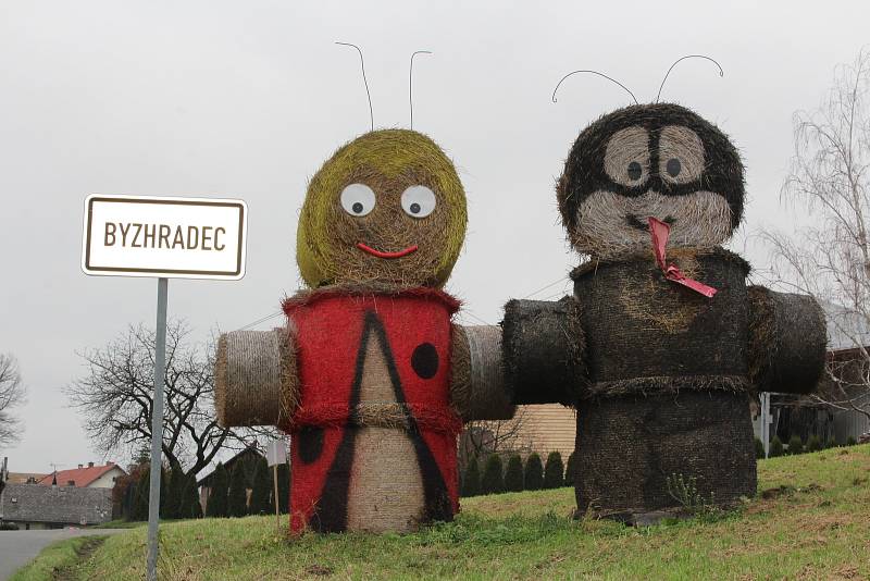 V Byzhradci se zrodil obří Ferda Mravenec s Beruškou.