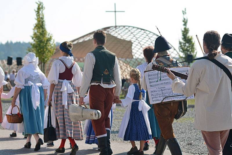 Kardinál Duka zavítal do Třebešova