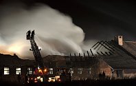 Požár kravína v Králově Lhotě (Rychnovsko) dne 3. 2. 2009.
