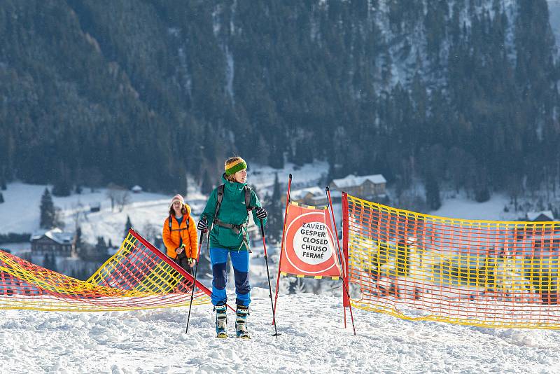 Skialpinisté v Krkonoších a Orlických horách.