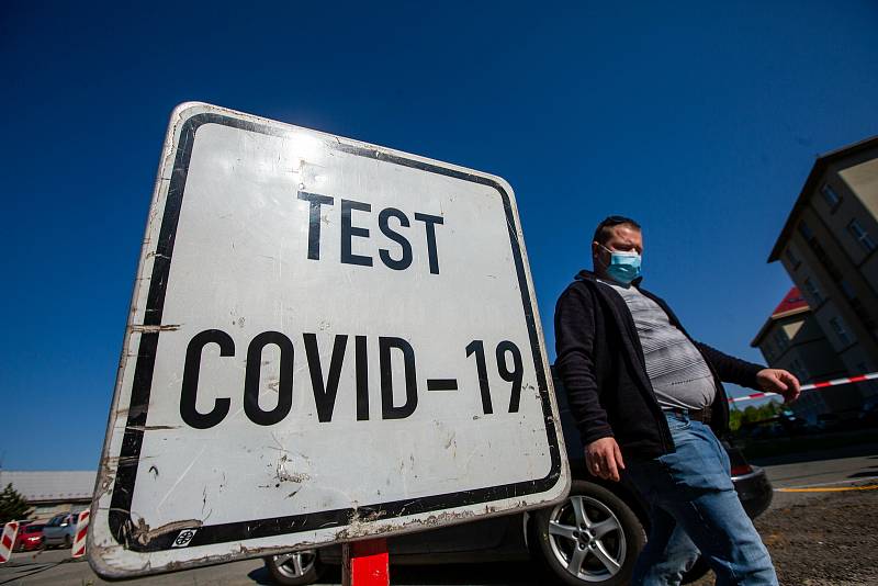 Testy polských pracovníků ze závodu Škoda auto v Kvasincách začaly. Do konce května chtějí otestovat na Covid-19 přes 2000 svých zaměstnanců.