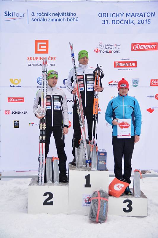 STUPNĚ VÍTĚZŮ. Orlický maraton na 40 km klasicky vyhrál Václav Sedláček před  Pavlem Janečkem a Filipem Herbsem. 