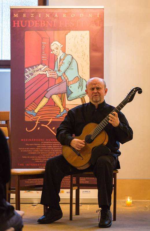 Pátý koncert Mezinárodního hudebního festivalu F. L. Věka - Hrál kytarista Pavel Steidl