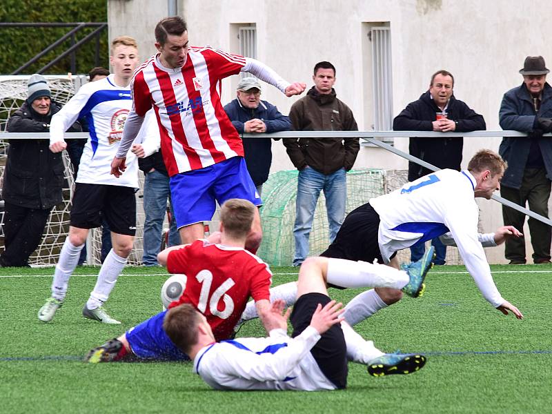 ZÁVAR. Fotbalisté Dobrušky po výhře v úvodním jarním kole s Jaroměří přivítají v sobotním utkání krajského přeboru na domácím umělém trávníku Chlumec nad Cidlinou.