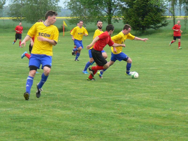 VEDOUCÍ rezerva Českého Meziříčí v Křovicích po remíze 1:1 neuspěla v penaltovém rozstřelu.