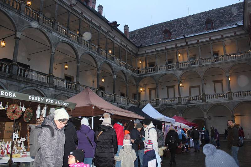 Vánoční trhy na opočenském zámku.