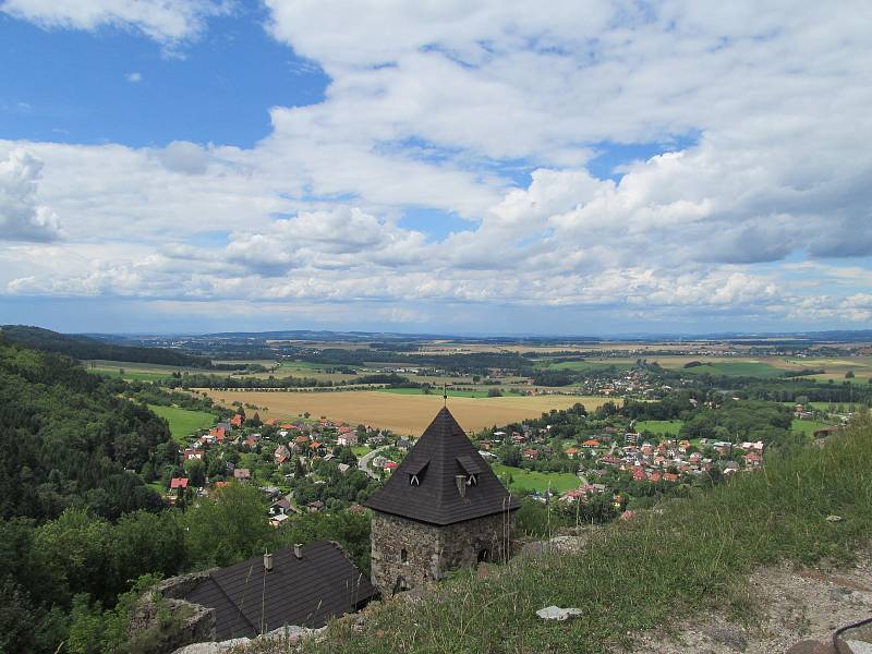 Virtuální realita "frčí", z trosek povstane hrad Potštejn.