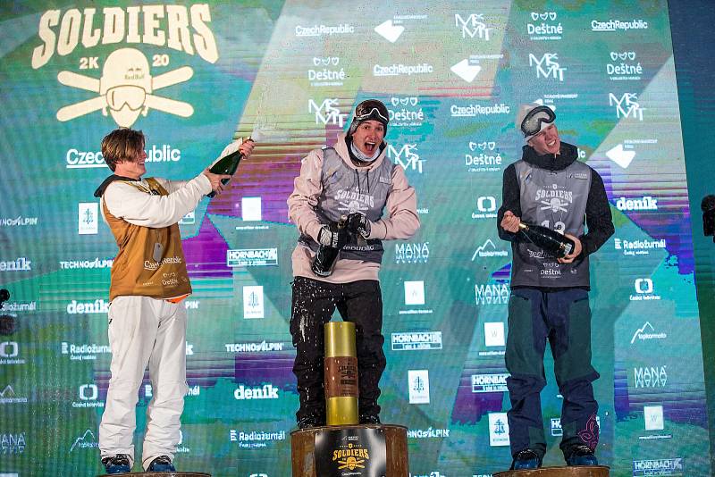 Birk Ruud, Antione Adelisse a Ulrik Samnöys na Soldiers - FIS finále Světového poháru v Big air v Deštném v Orlických horách.