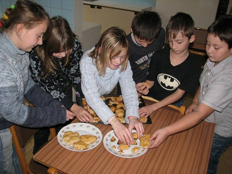 První stupeň Základní školy ve Voděradech absolvoval projektový den na téma Vánoce.