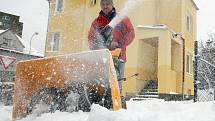OPATRNOST. Ta je při práci se sněhovou frézou nutná. Dodržování základních pravidel pomůže předejít úrazům i škodám.           