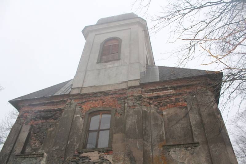 Kostel sv. Matouše v Jedlové patří k vyhledávaným turistickým cílům. Obklopen je i starým hřbitovem.